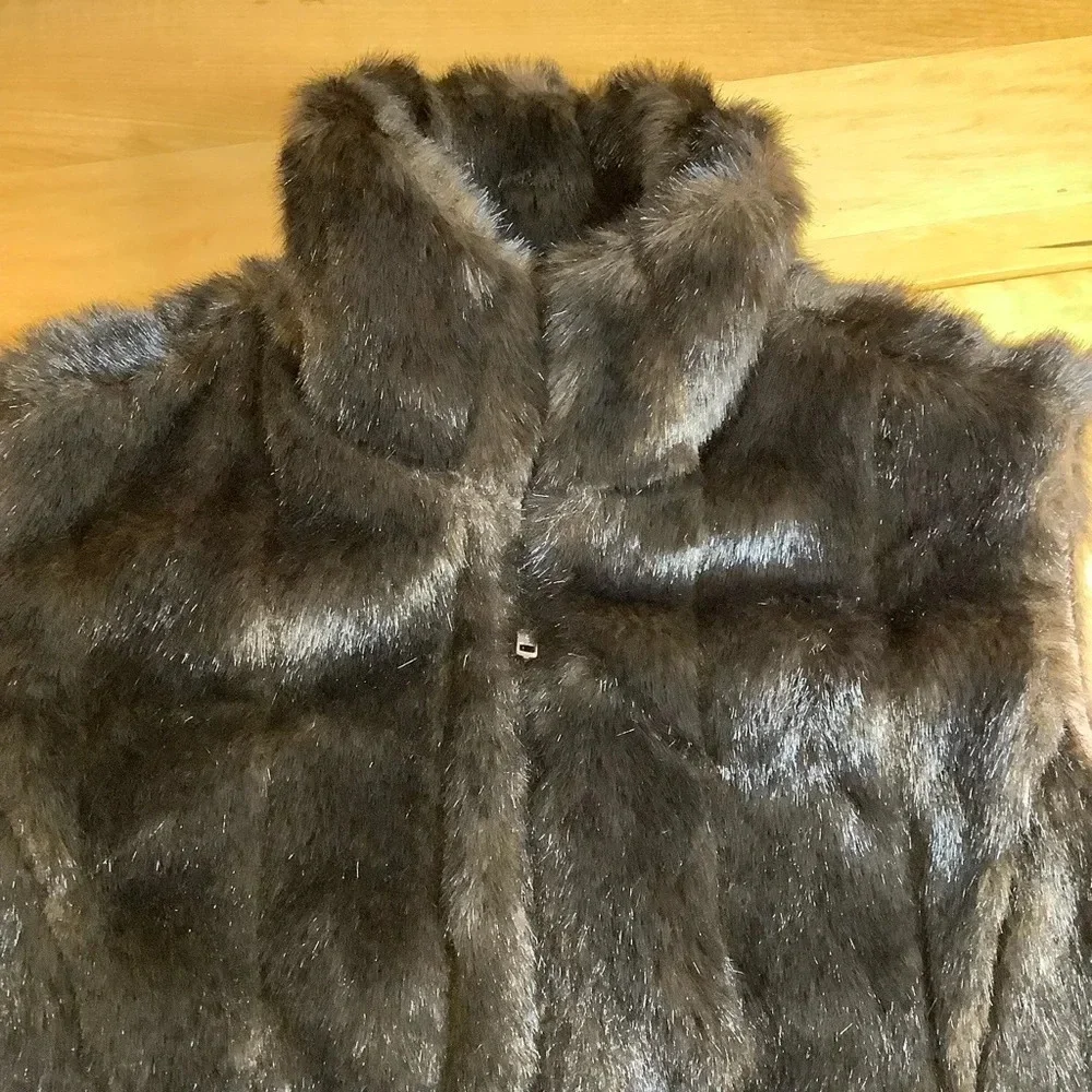 LE CHATEAU Faux Fur Mink Zip Vest Size S - Picture 10 of 15